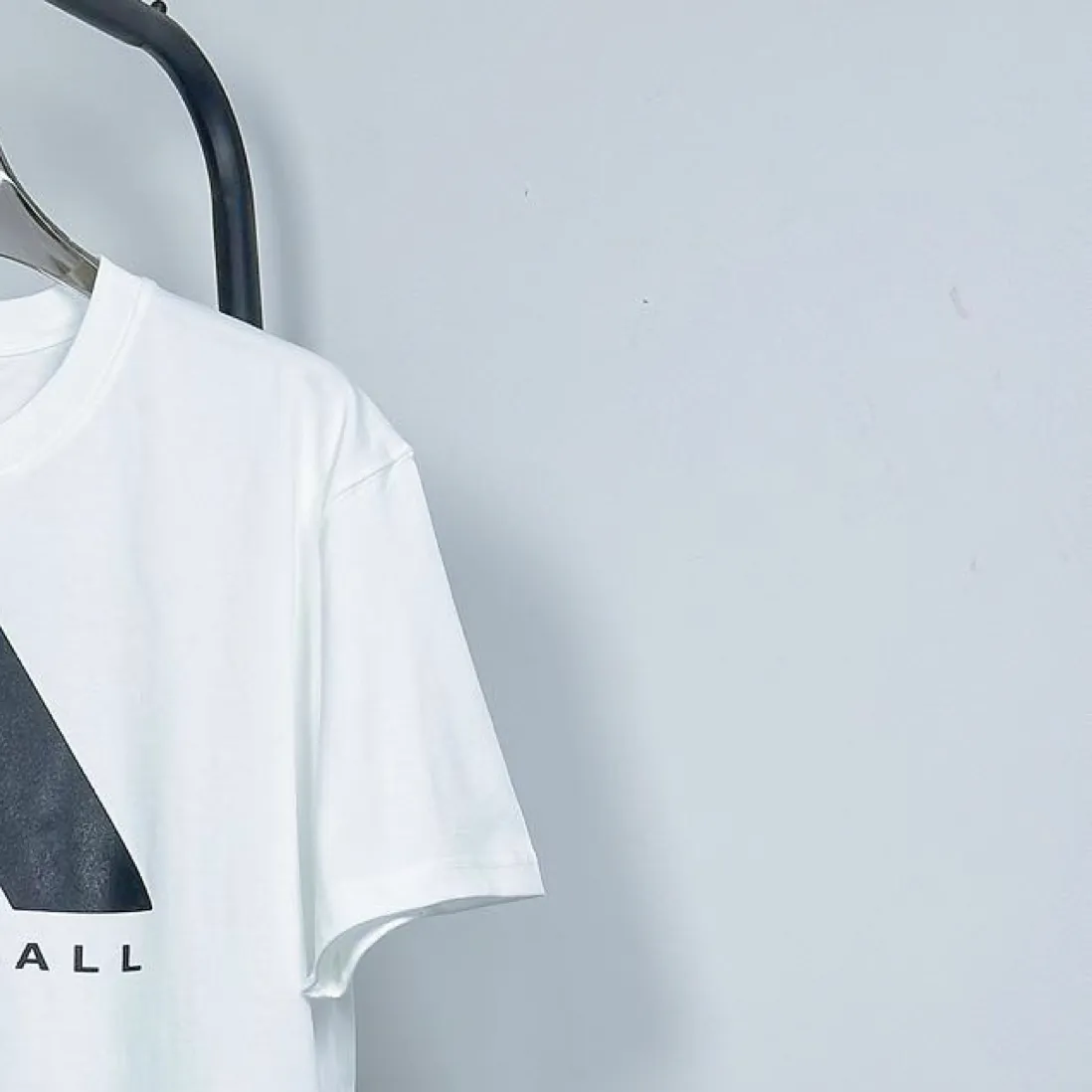 ：KK 10 Originals × T Same Style ： 1.320g ，100% ， ， ， 。 2. ， ， ， ， ！ 3. ， ， ， 。 4. ， Breathable ， Quality 。 ： ， 。 “Daily Log : Relarda” ，“goodday Hows your weather?” ， 。 ， ， 。 ：Black、White Size ：S-XL